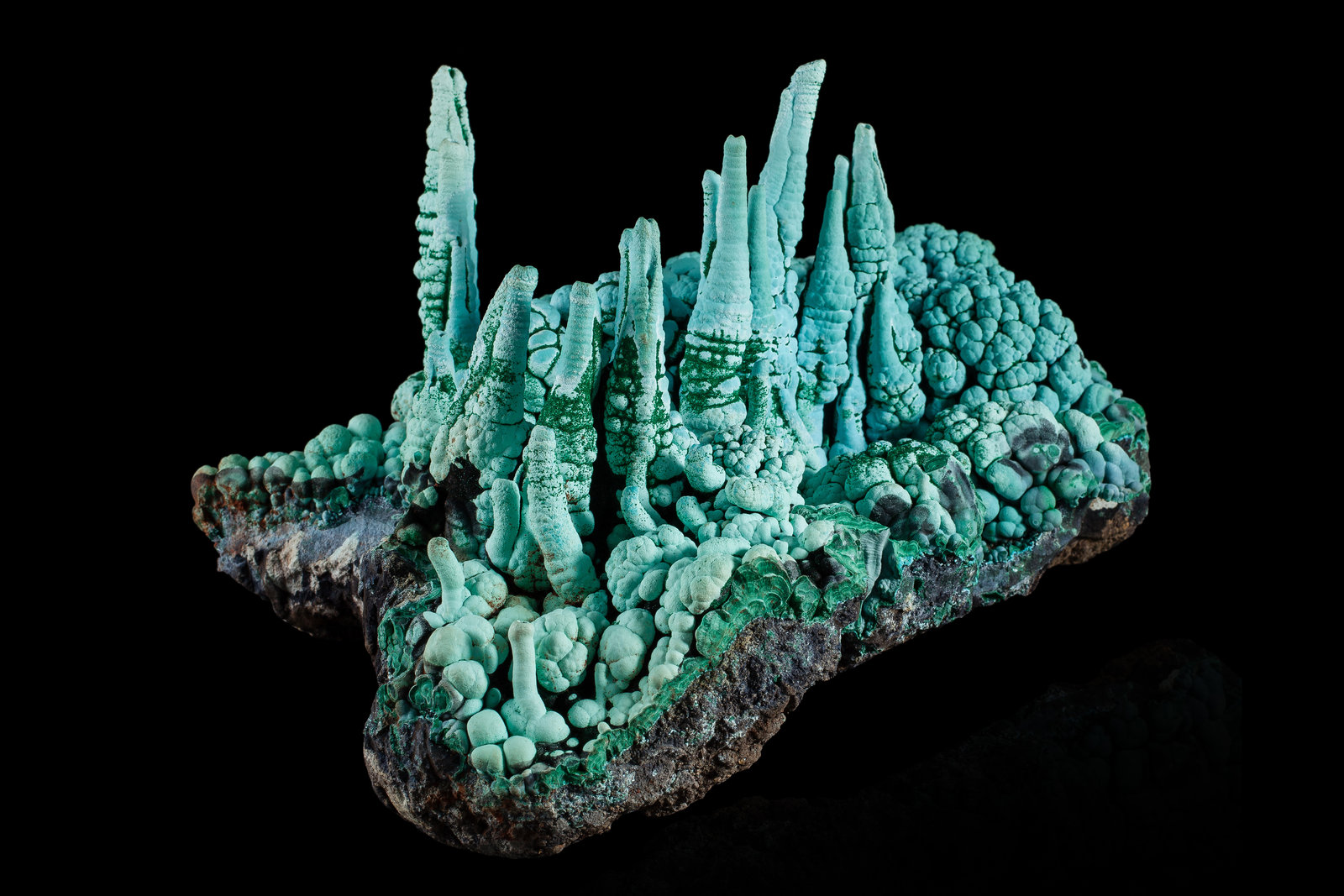 Chrysocolla on Chrysocolla with  Malachite
30 x 22 x 19 cm
(Autor: MIM Museum)