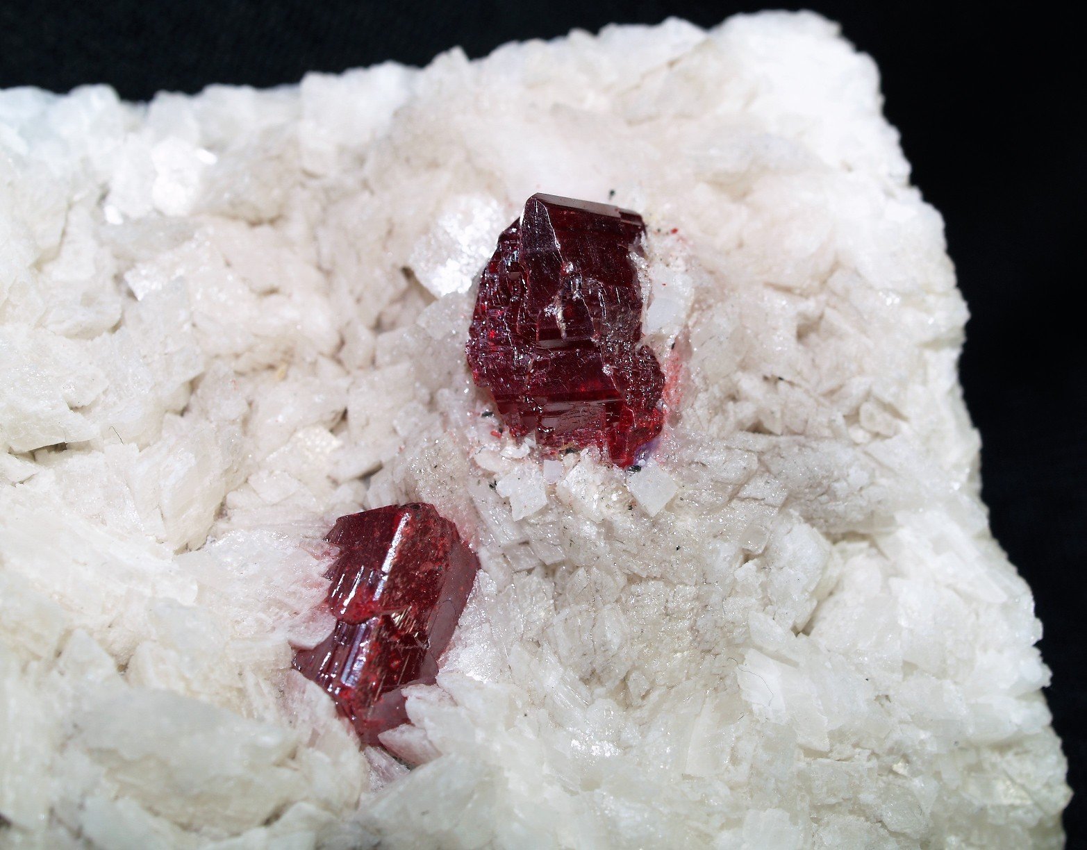 Cinnabar
8.5x5.5x2 cm
(Autor: Joseph DOliveira)