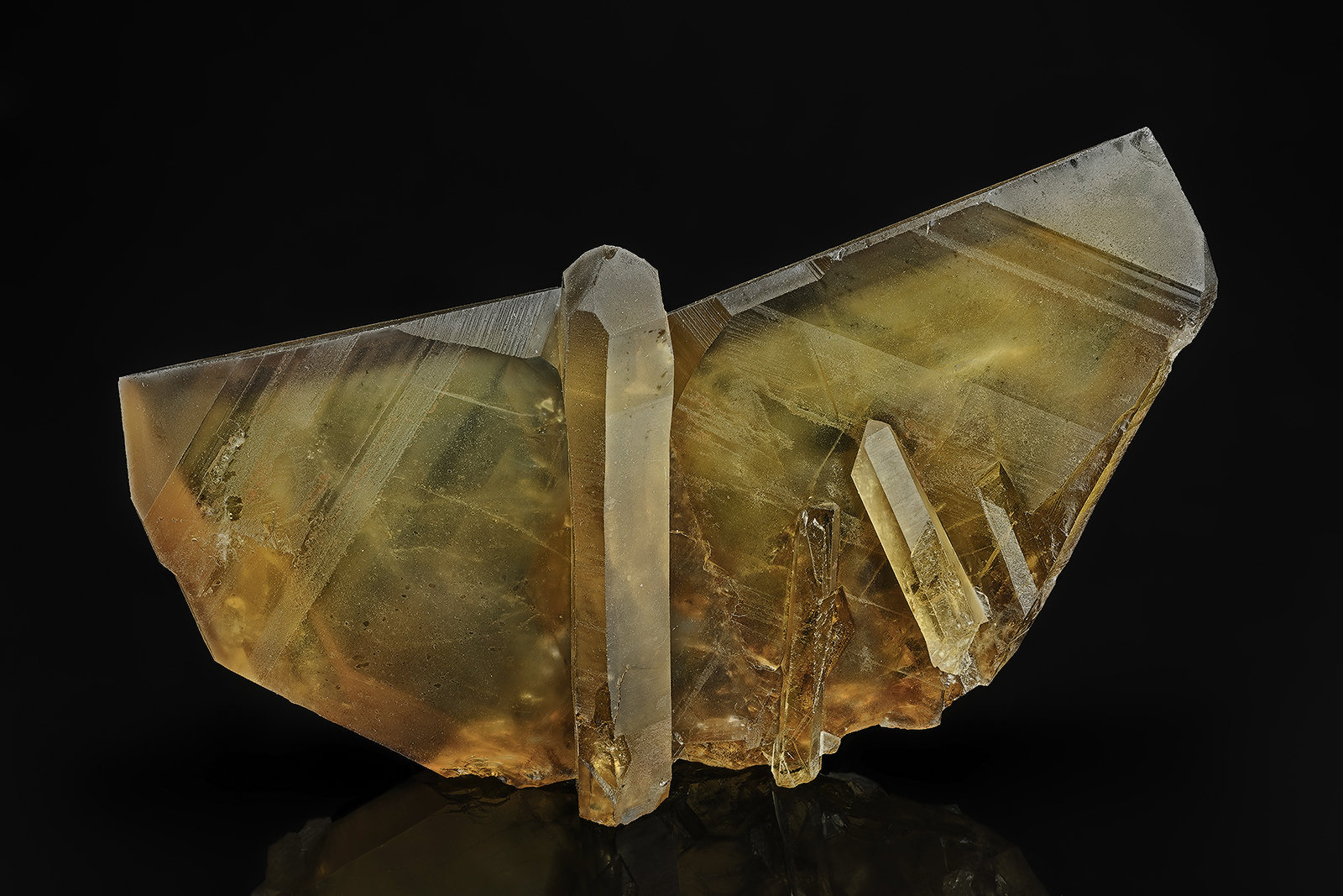 Quartz (variety citrine)
13.0 x 8.5 cm
(Autor: am mizunaka)