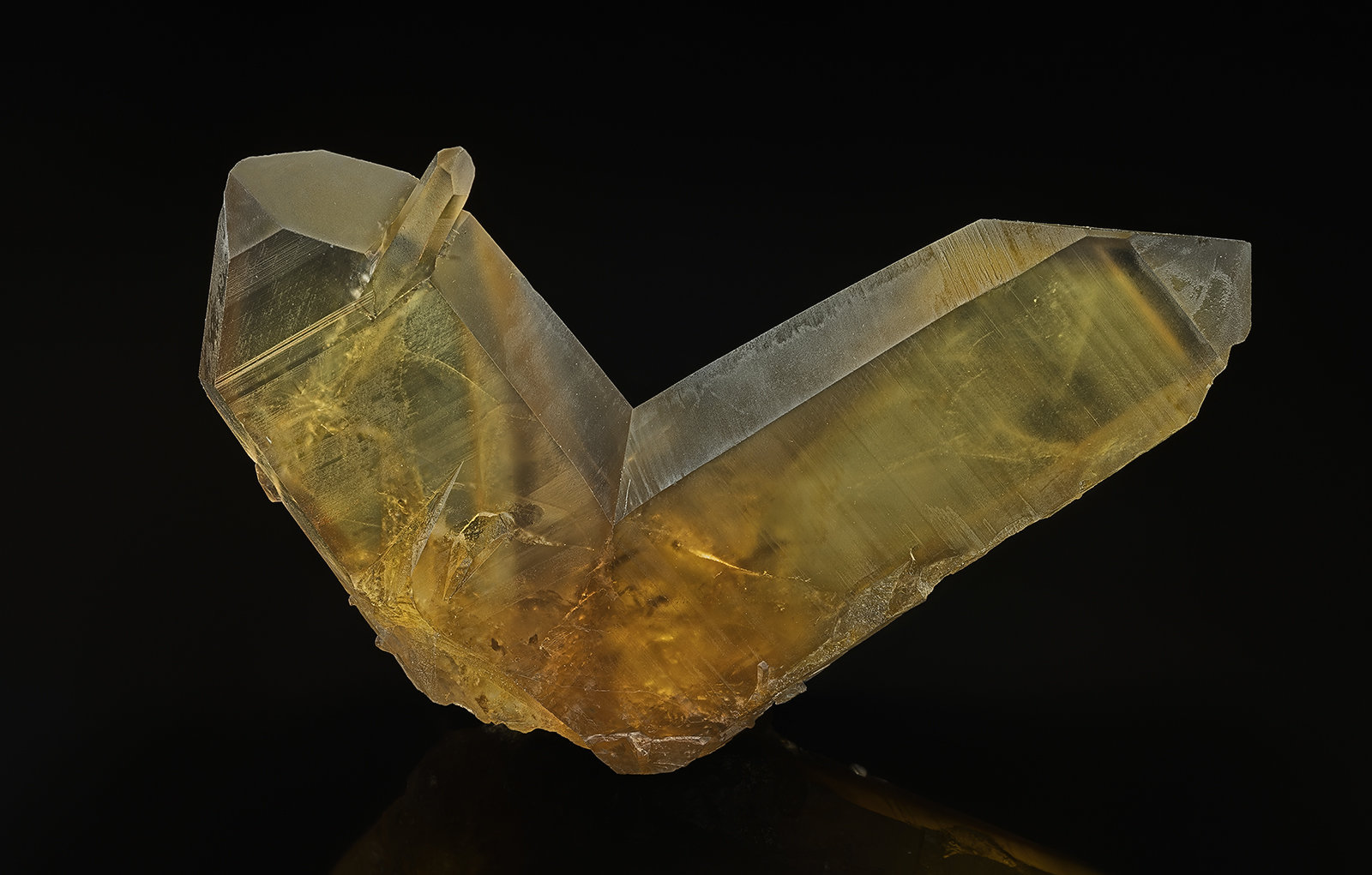 Quartz (variety citrine)
14.5 x 12.5 cm
(Autor: am mizunaka)