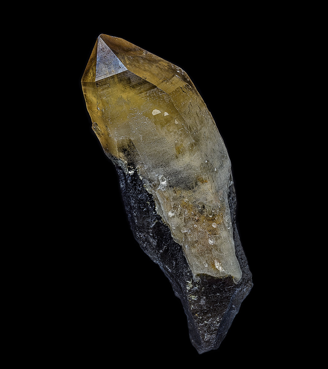Quartz (variety citrine), Quartz (variety smoky quartz)
6.0 x 1.6 cm
(Autor: am mizunaka)