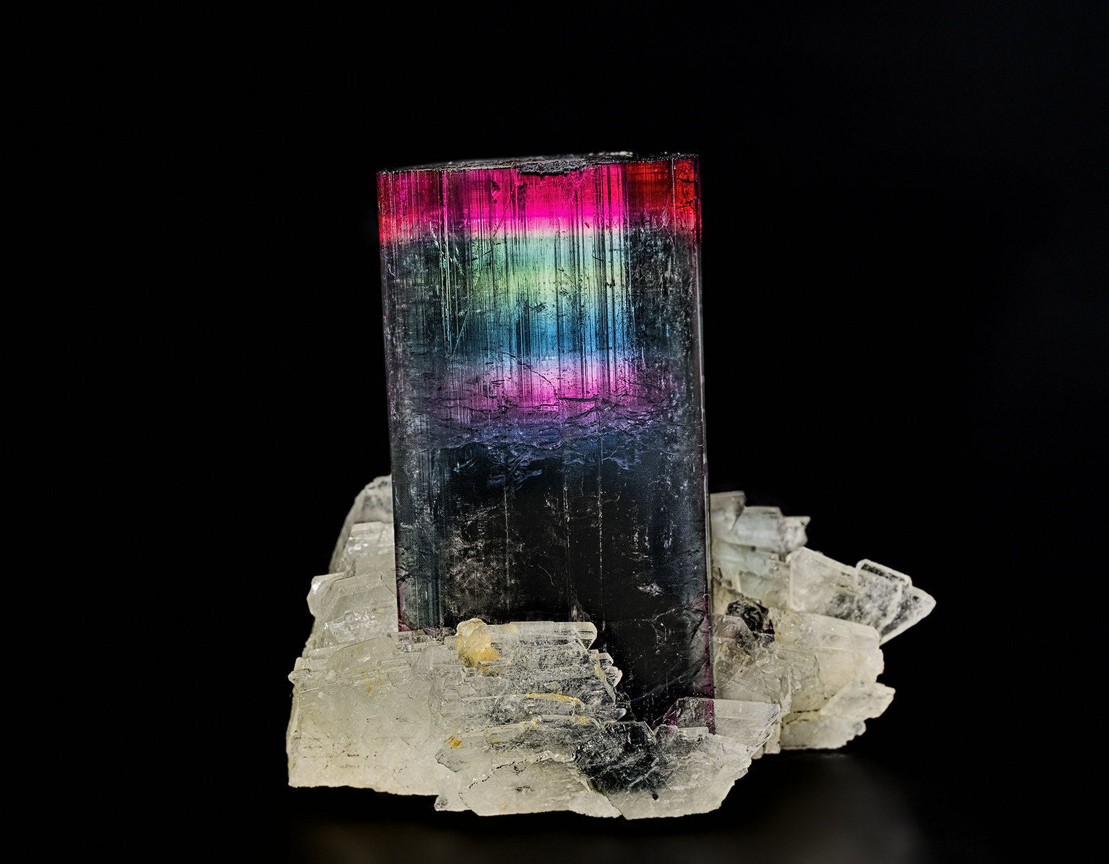 Elbaite, Albite
3.6 x 3.4 cm
(Autor: am mizunaka)