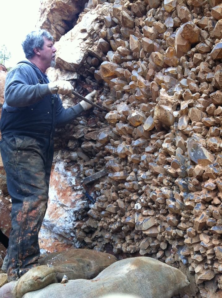 Quartz
Human for scale
(Autor: vic rzonca)