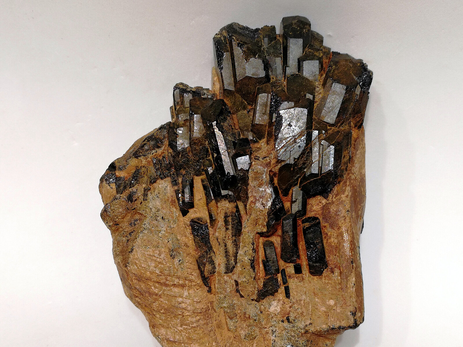 Berere Pegmatite Field, Bekapaika Commune, Tsaratanàna District, Betsiboka Region, Madagascar
(Autor: Knut Eldjarn)