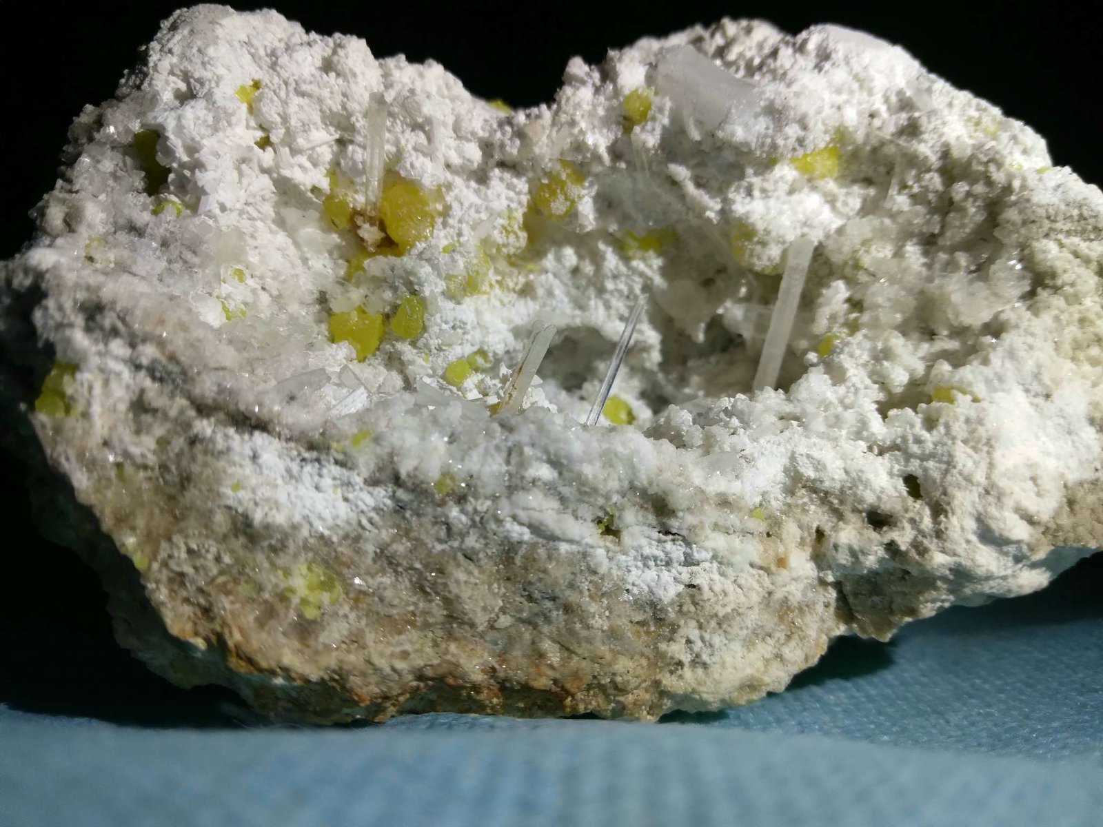 Gypsum, Sulphur, <br />{LOCALITAT}