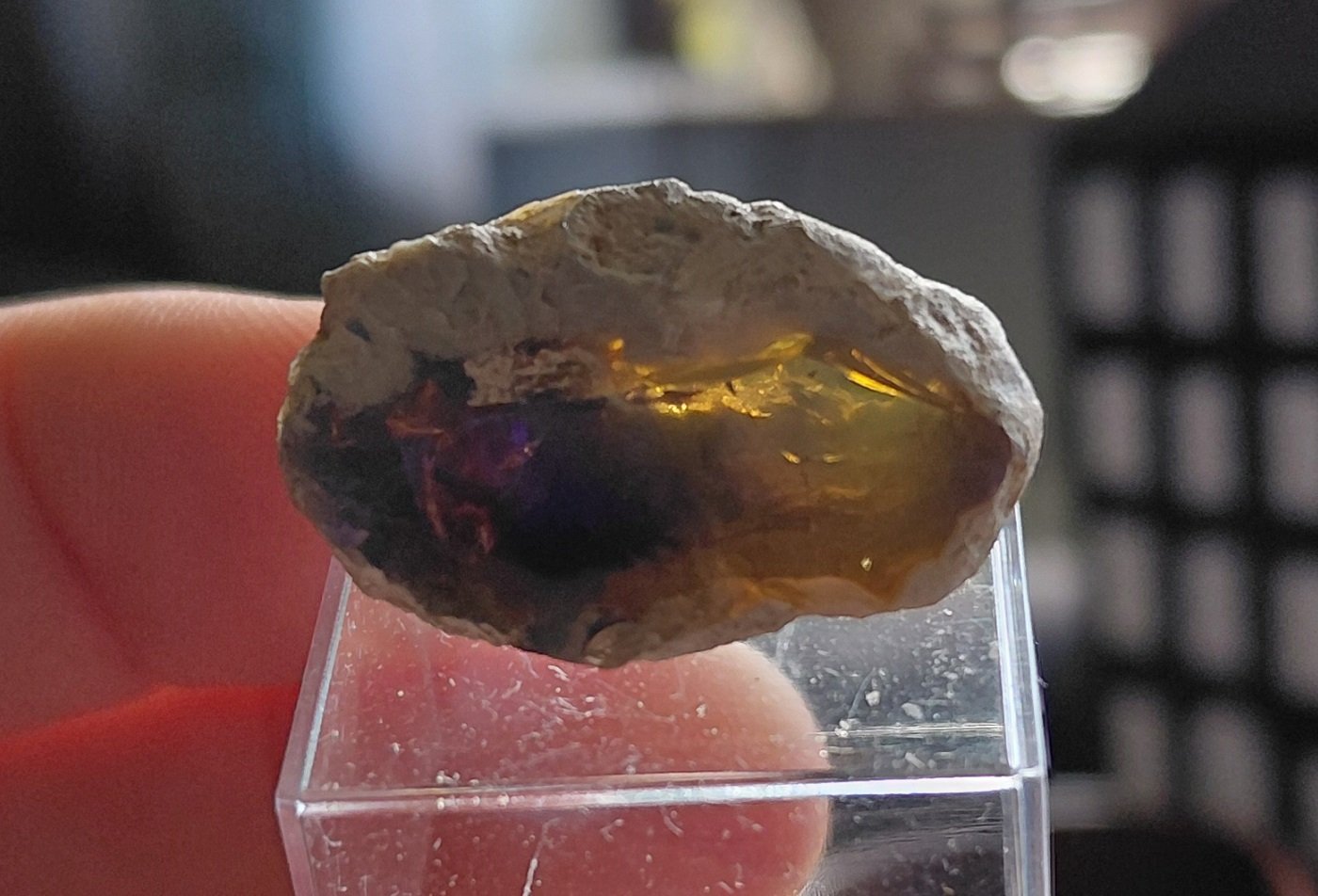 Opal
Specimen size 3 cm
(Autor: Tobi)