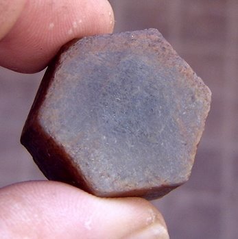Corundum
3 x 3 x 1,7 cm
(Autor: Anísio Cláudio)