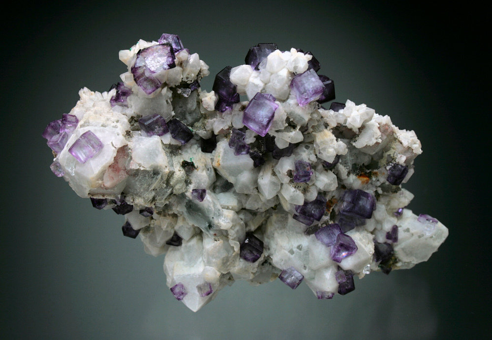 Fluorite on Quartz
7x4x2 cm overall size
(Autor: Jesse Fisher)