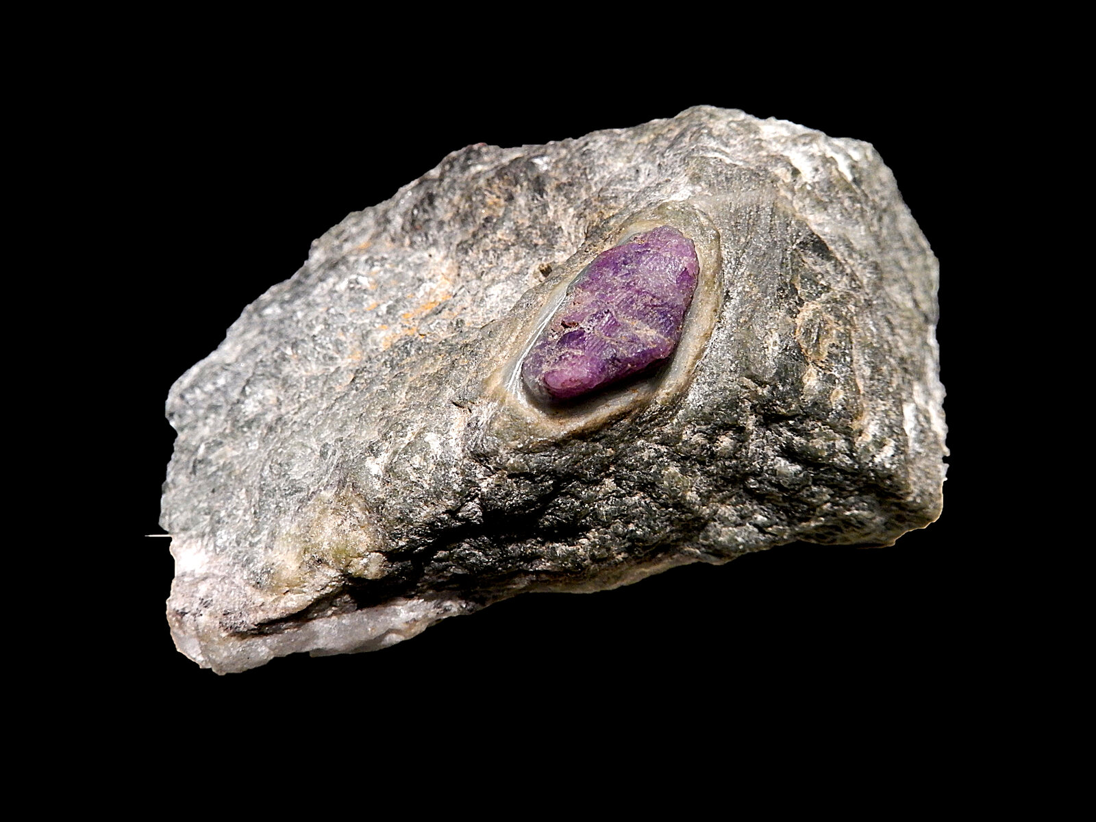Corundum
Cantera Zazafotsy, Comunidad Zazafotsy, Fianarantsoa, Distrito Ihosy, Región Horombe, Madagascar
70 mm x 60 mm x 40 mm
(Autor: Dany Mabillard)