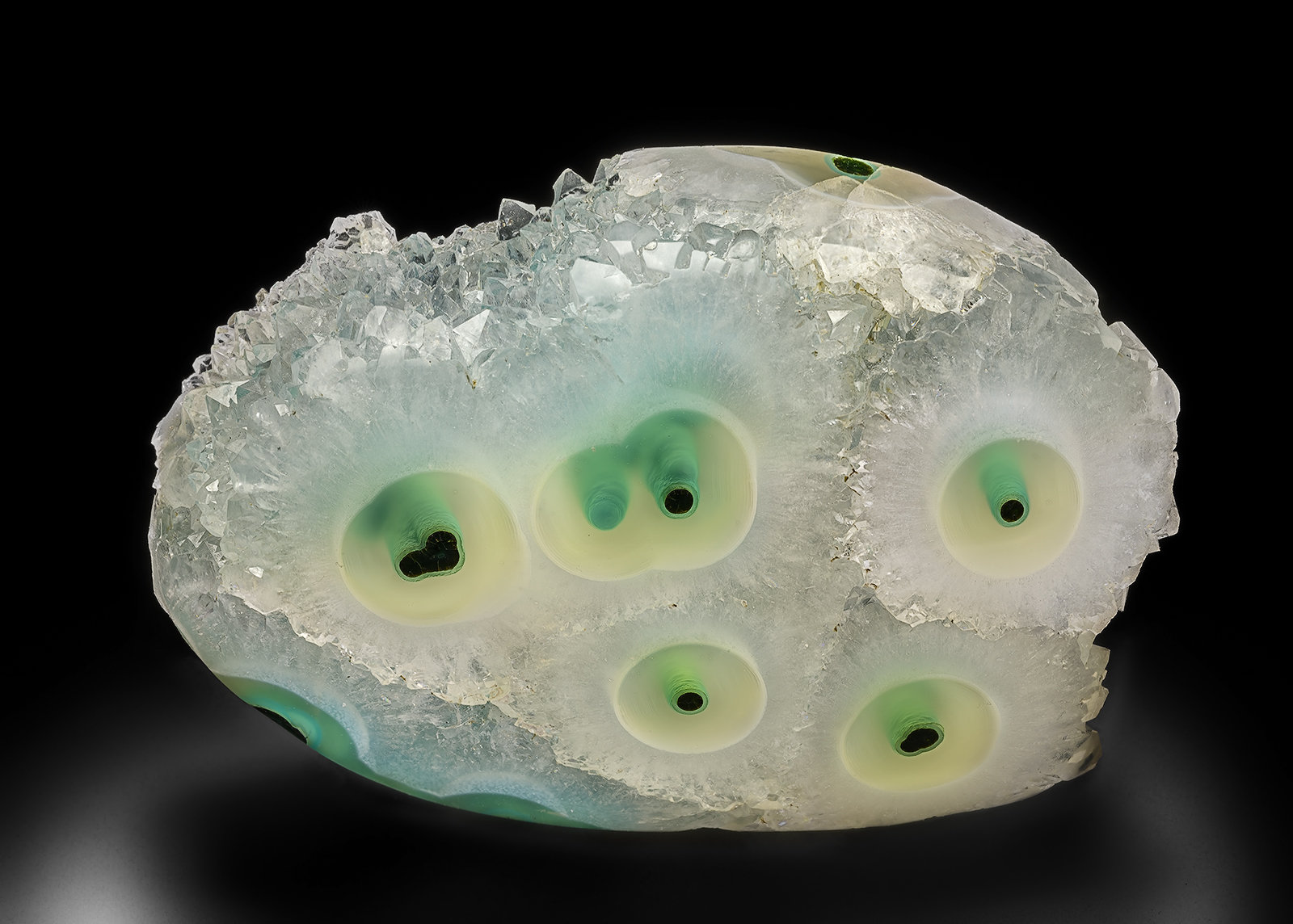 Chrysocolla, Quartz
6.0 x 3.9 x 1.9 cm
(Autor: am mizunaka)