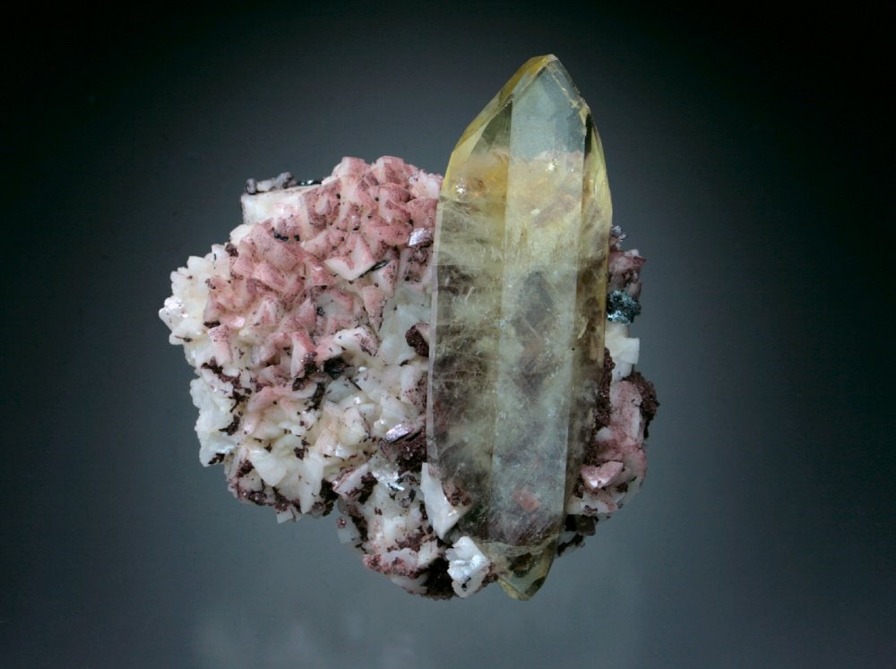 Barite, Dolomite, Hematite
7x6x4 cm overall size
(Autor: Jesse Fisher)