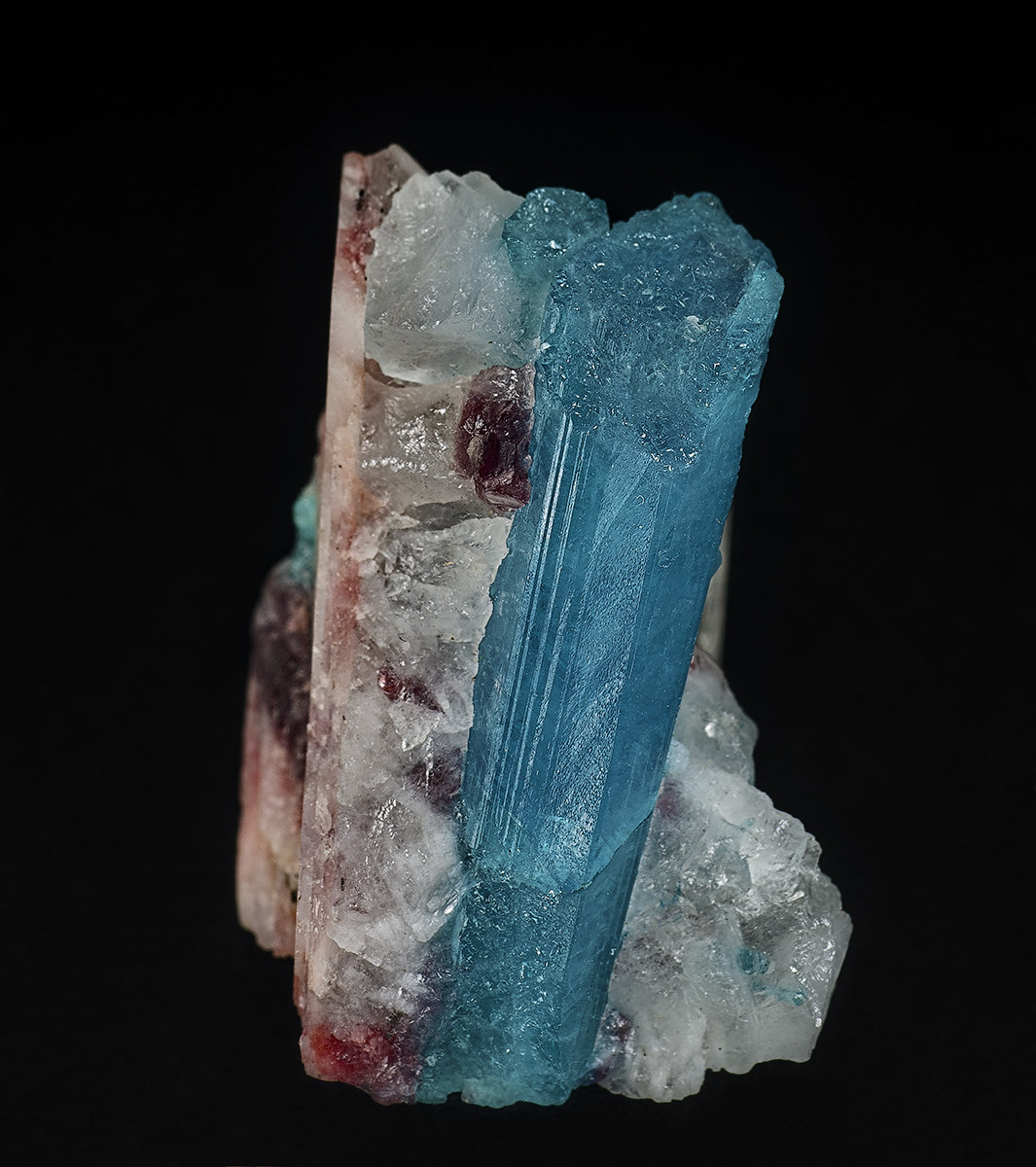 Elbaite (variety cuprian elbaite)
3.1 x 2.3 cm
(Autor: am mizunaka)