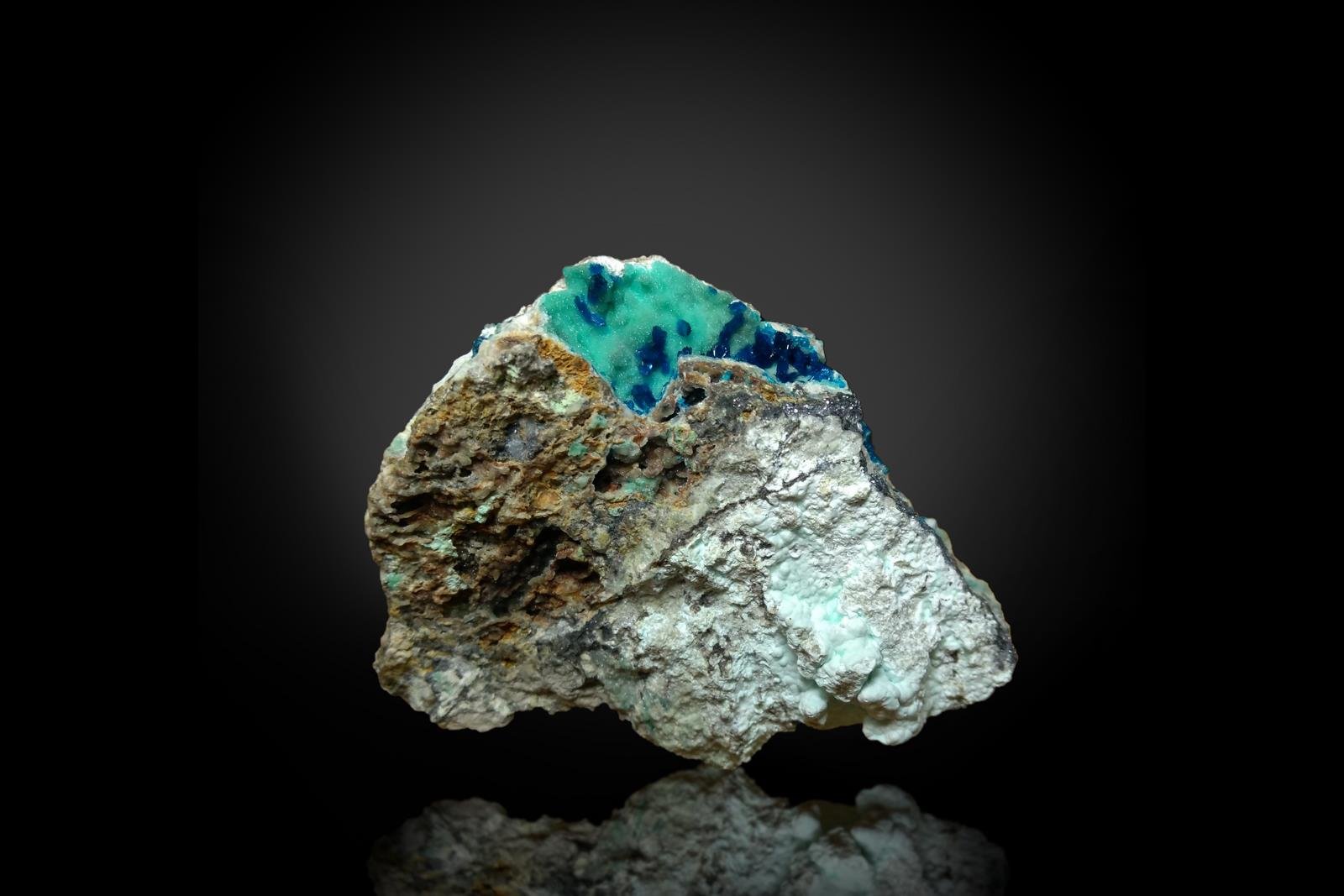 Cuprodongchuanite and Veszelyite
61 x 47 x 23 mm
(Autor: SunYi)