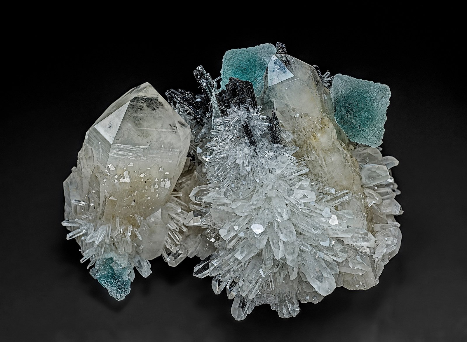 Quartz, Fluorite, Hübnerite
12.2 x 8.5 cm
(Autor: am mizunaka)