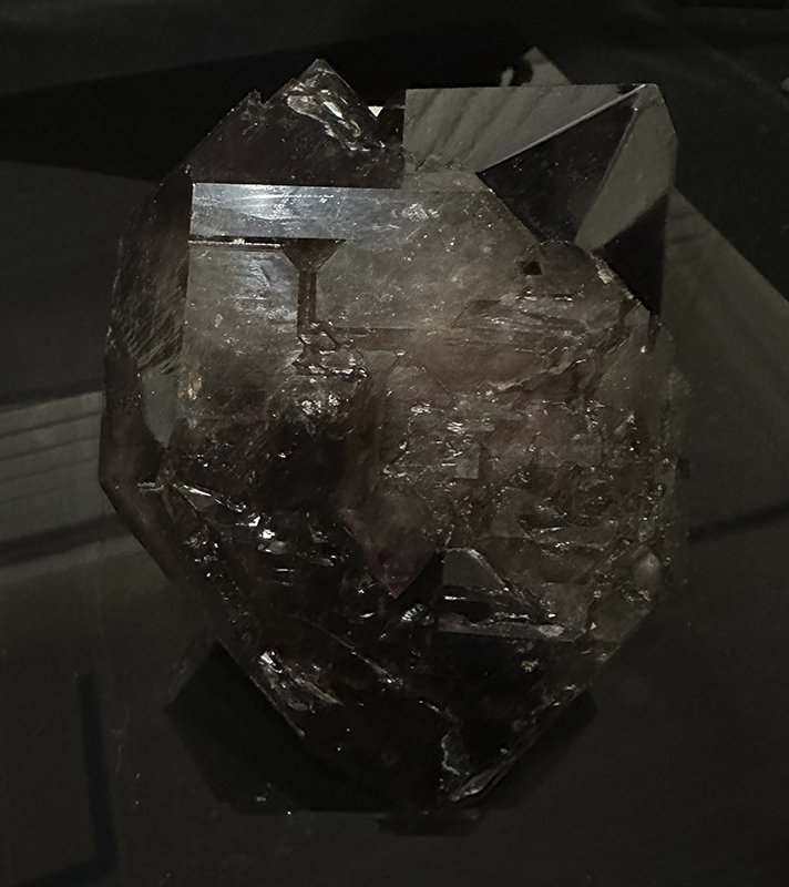 Quartz (variety amethyst), Quartz (variety smoky quartz)
16.2 x 12.8 cm
(Autor: am mizunaka)