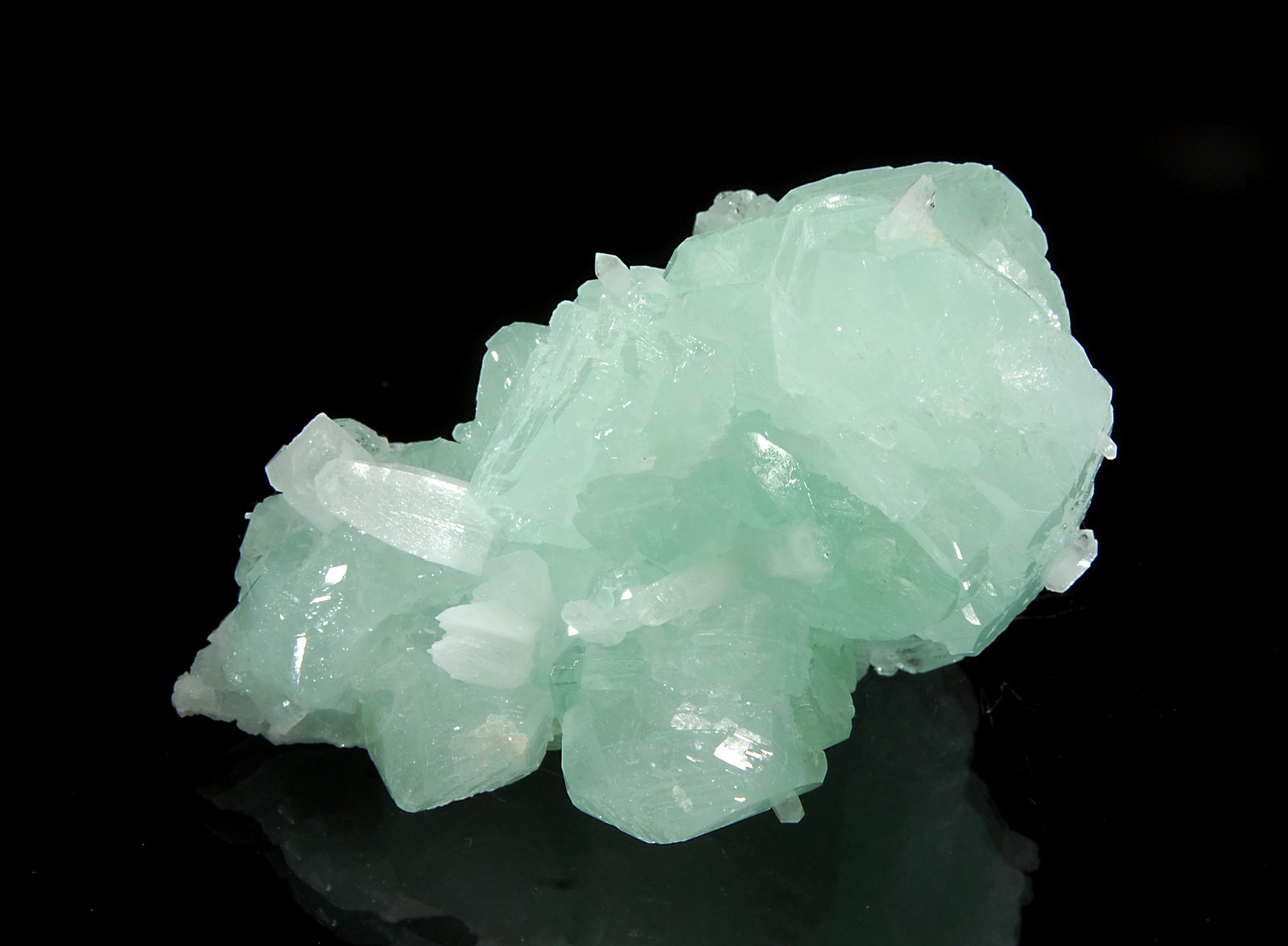 Datolite
6.5 x 9.9 cm
(Autor: Michael Shaw)