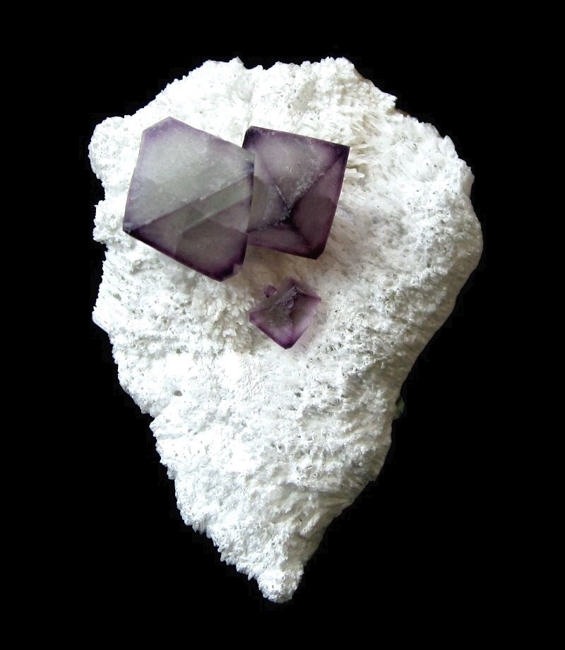 Fluorite
Specimen size 4 cm, largest crystal 1 cm
(Autor: Tobi)