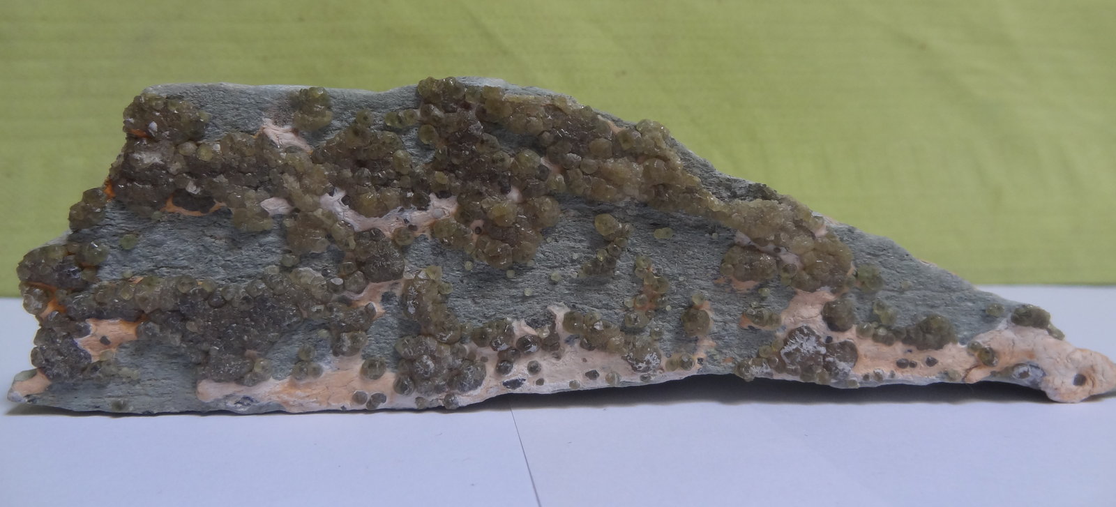Andradite (variety demantoid)
14 x 4 x 3cm
(Autor: Dave van Bladel)