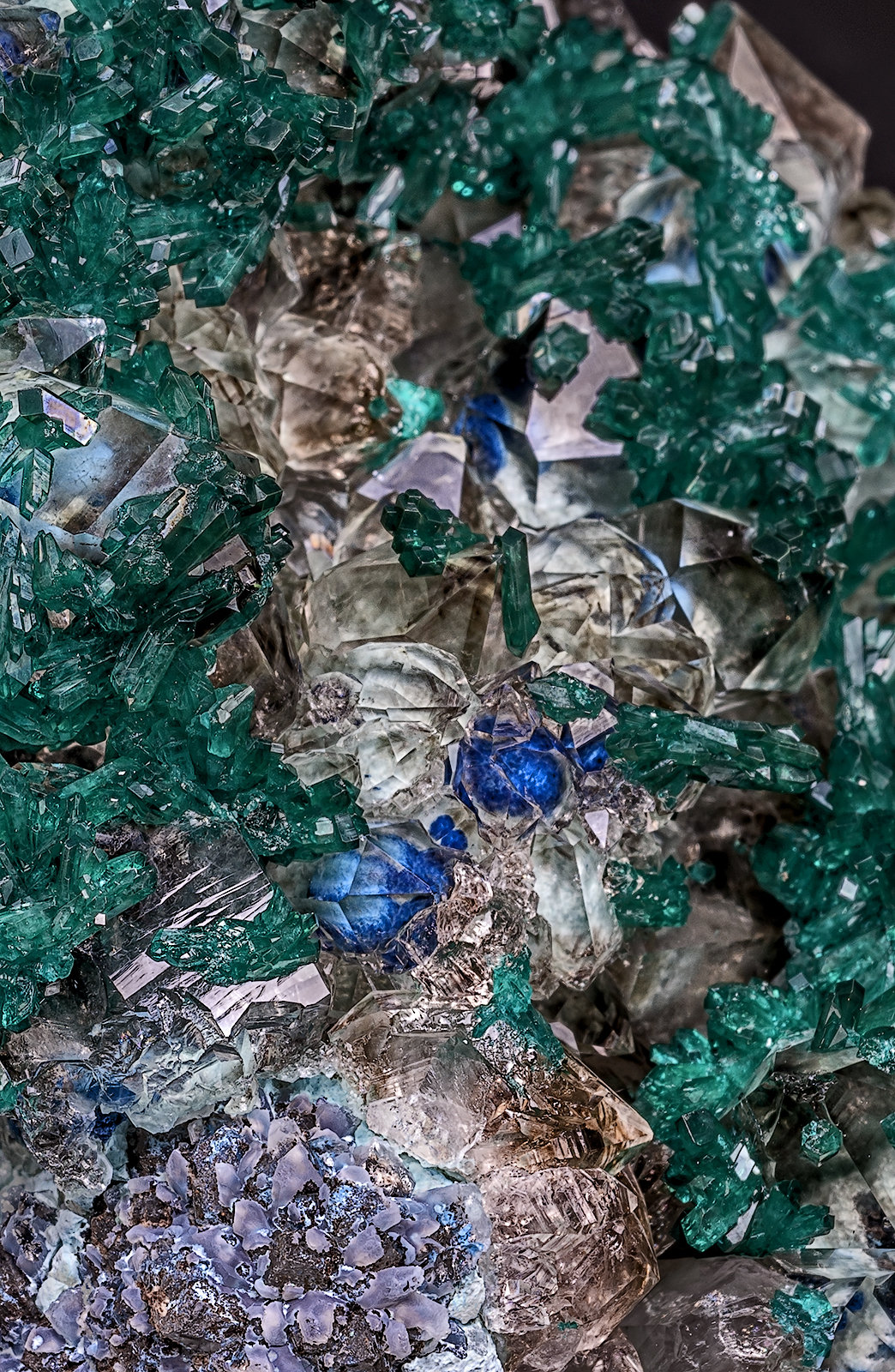 Dioptase, Quartz, Plancheite
(Autor: am mizunaka)