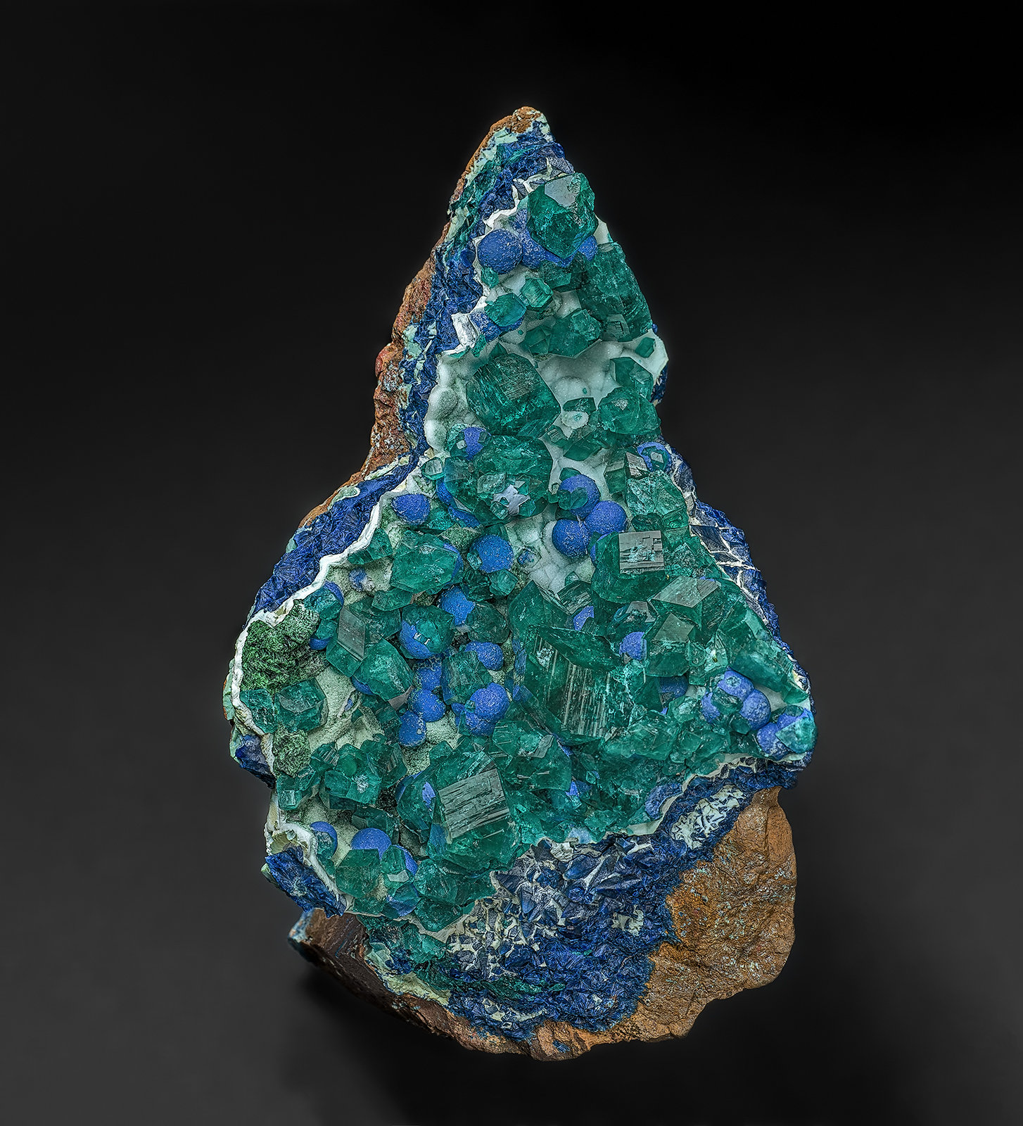 Dioptase, Shattuckite
8.2 x 5.4 cm
(Autor: am mizunaka)