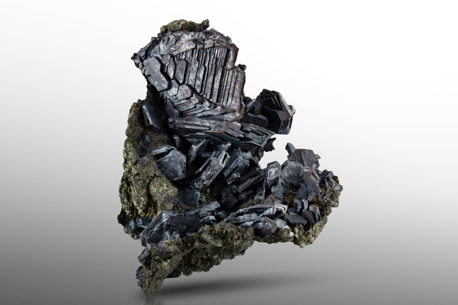 Djurleite-Chalcocite intergrowth
9.5 x 10 x 7.5 cm / main crystal: 4.9 cm
(Autor: MIM Museum)