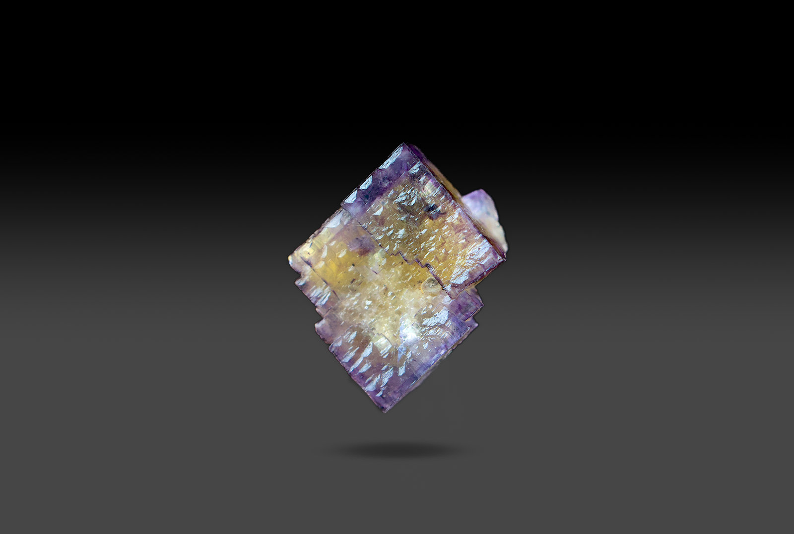 Fluorite
3cm x 2.5cm x 1.9cm
(Autor: k-m.minerals)