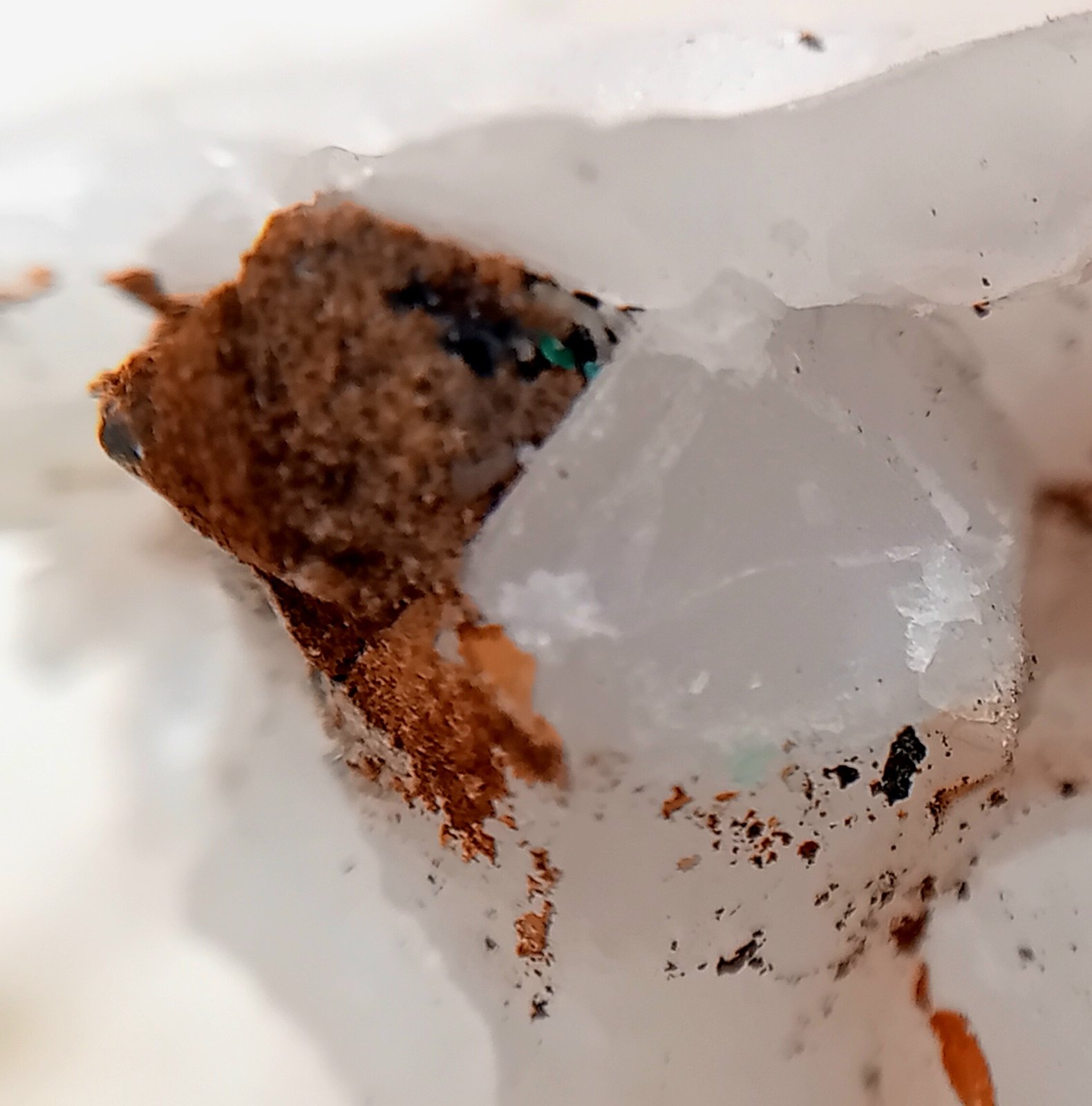 Ankerite
4 mm  (0.1 mm)
(Autor: mineralenzo)