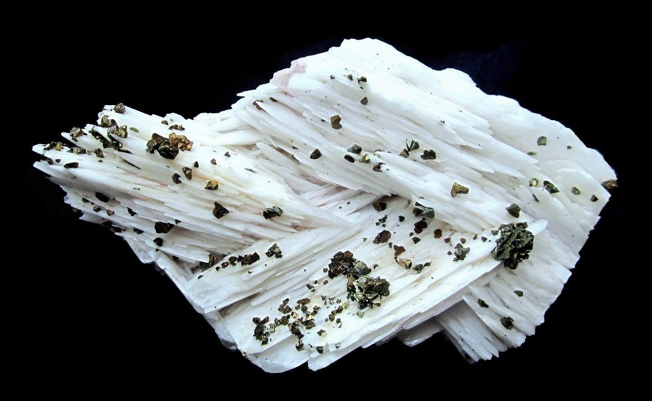 Chalcopyrite, Barite
Specimen size 14 cm, largest chalcopyrite 1cm
(Autor: Tobi)