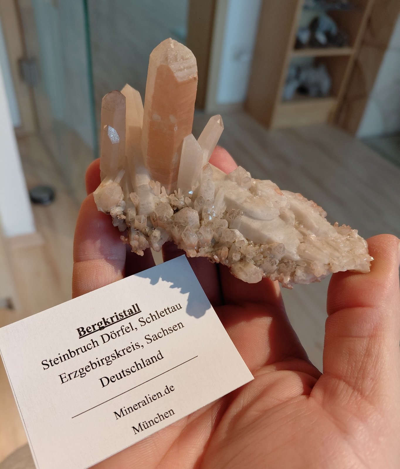 Quartz, hematite
Specimen size 10 cm, largest quartz crystal 5 cm
(Autor: Tobi)