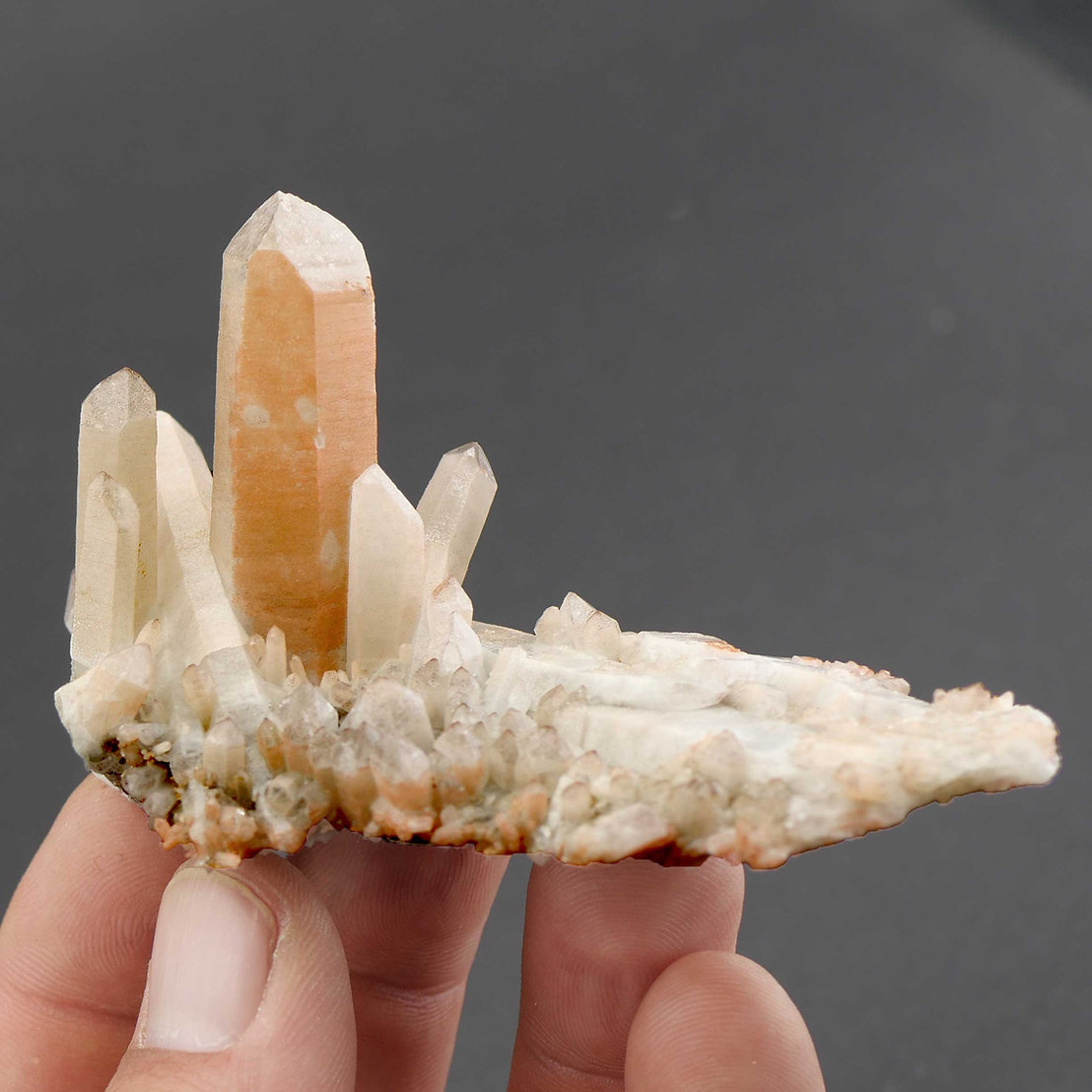 Quartz, hematite
Specimen size 10 cm, largest quartz crystal 5 cm
(Autor: Tobi)