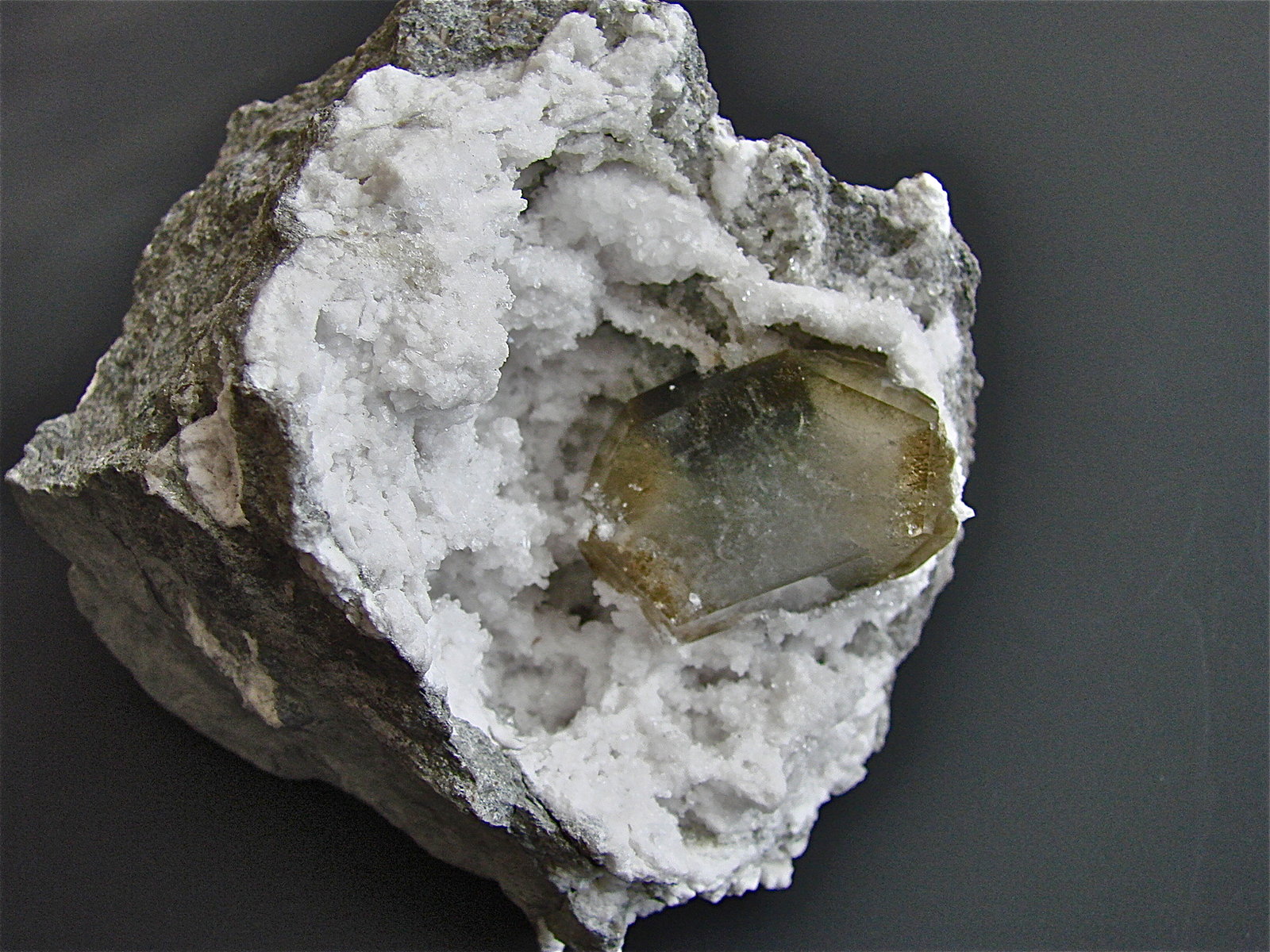 Celestine on Quartz
geode is 6.0 cm and the celestine is 3.0 cm
(Autor: Bob Harman)