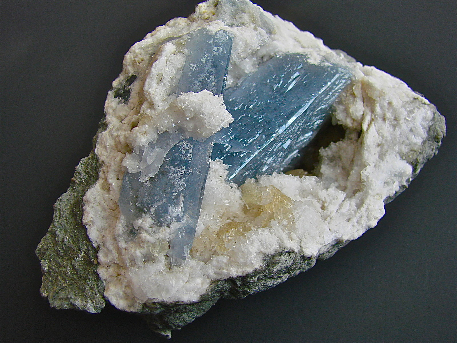 Celestine on Quartz
geode is 7.0 cm and the celestine is 5.0 cm
(Autor: Bob Harman)