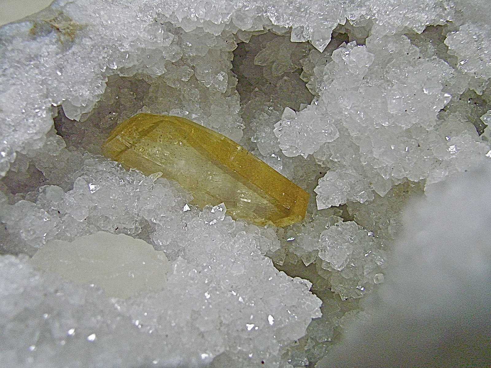 Barite on Quartz
barite is 4.7 cm
(Autor: Bob Harman)