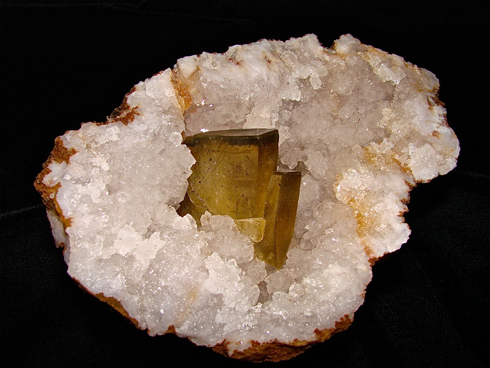 Barite on Quartz
barite is 4.5 cm x 3.3 cm x 1.0 cm thick
(Autor: Bob Harman)