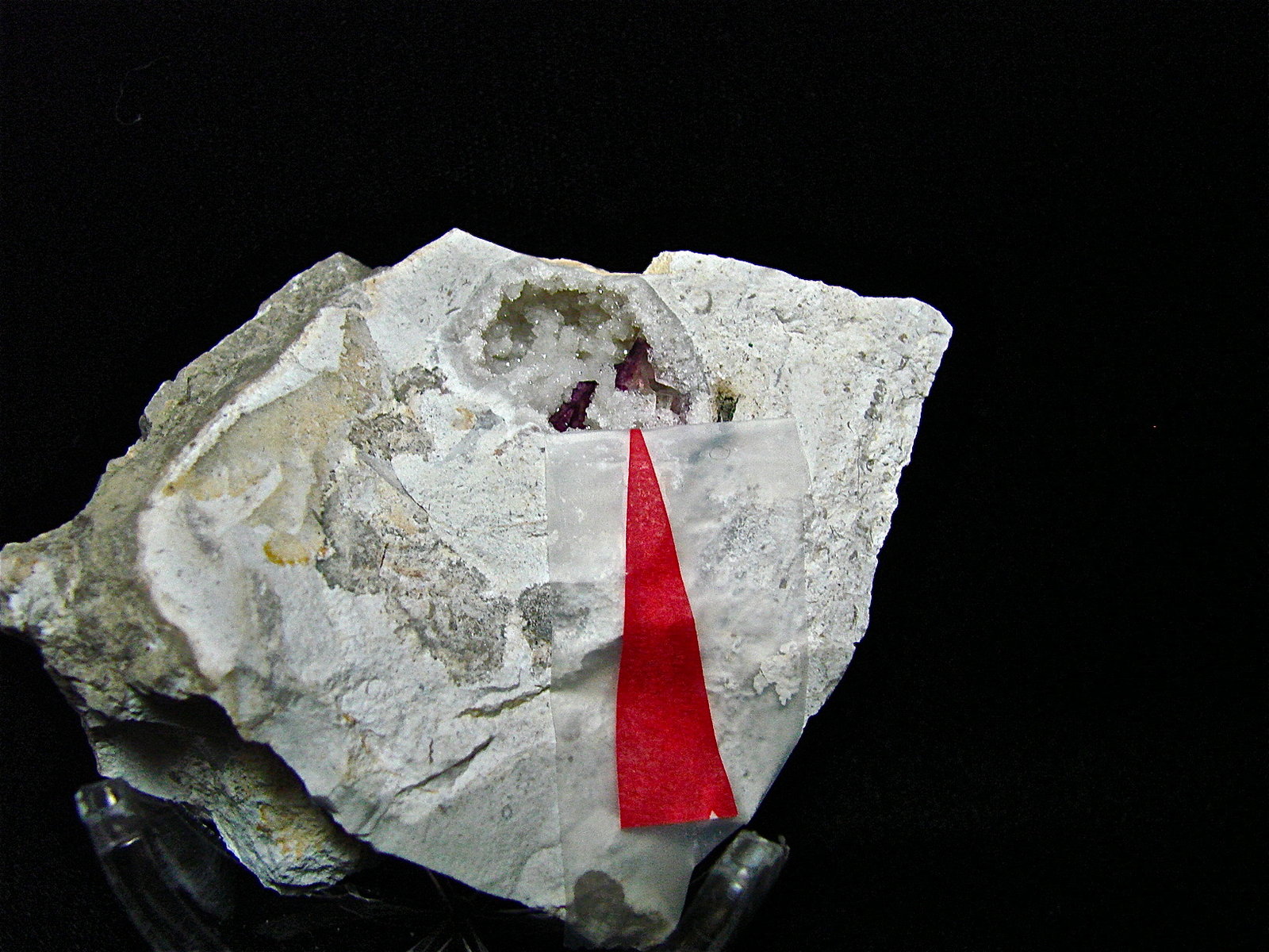 Fluorite on Quartz
geode is 2.5 cm  fluorite is 0.4 cm
(Autor: Bob Harman)