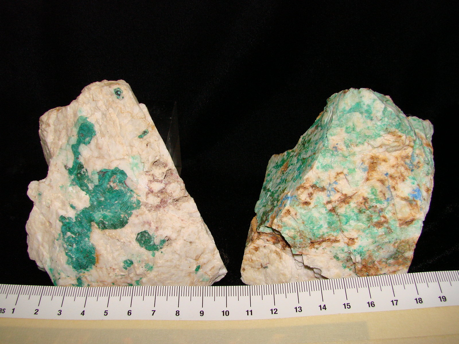 Malachite and Azurite
About 9 x 6 cm. each
(Autor: Bob Harman)