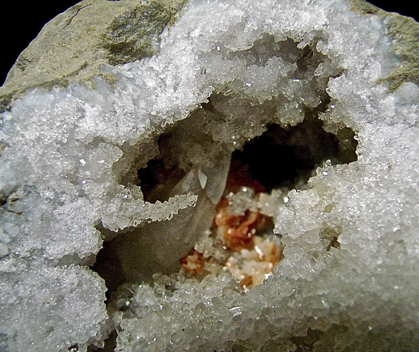 Quartz with Calcite and Dolomite
the quartz "stalactite" is 2.6 cm
(Autor: Bob Harman)
