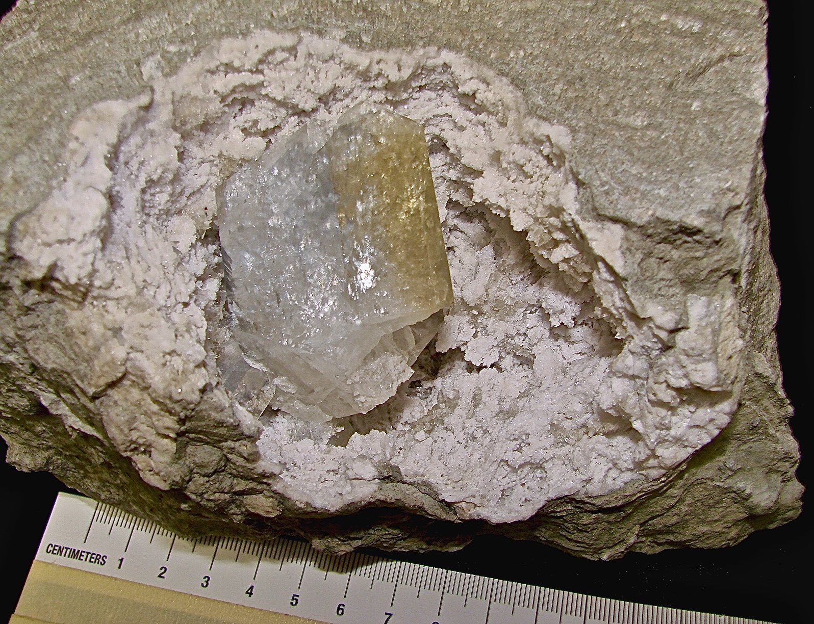 Celestine on Quartz
the geode is about 11 cm x 7 cm and the celestine is 4.5 cm
(Autor: Bob Harman)