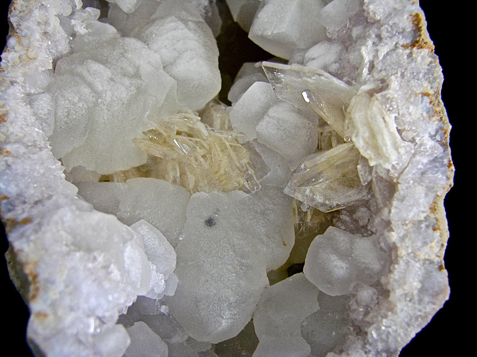 Calcite and Barite on Quartz
calcites up to 4.0 cm, barite up to 2.5 cm
(Autor: Bob Harman)