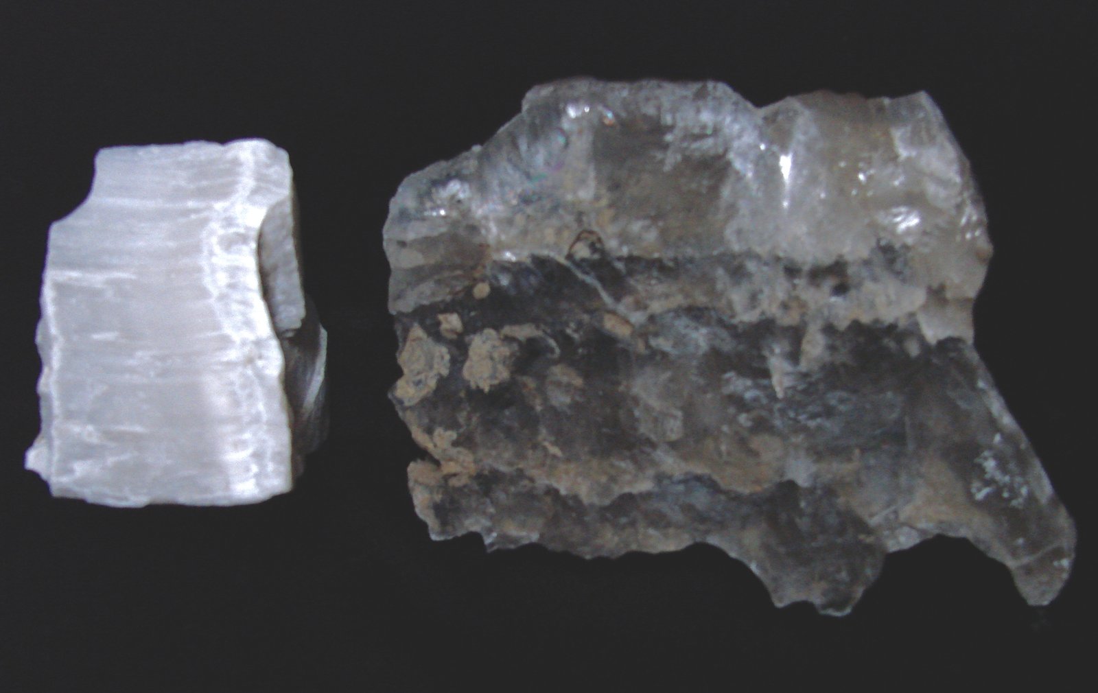 Gypsum (variety selenite and satin spar)
Specimens are portions of a 1
(Autor: Bob Harman)