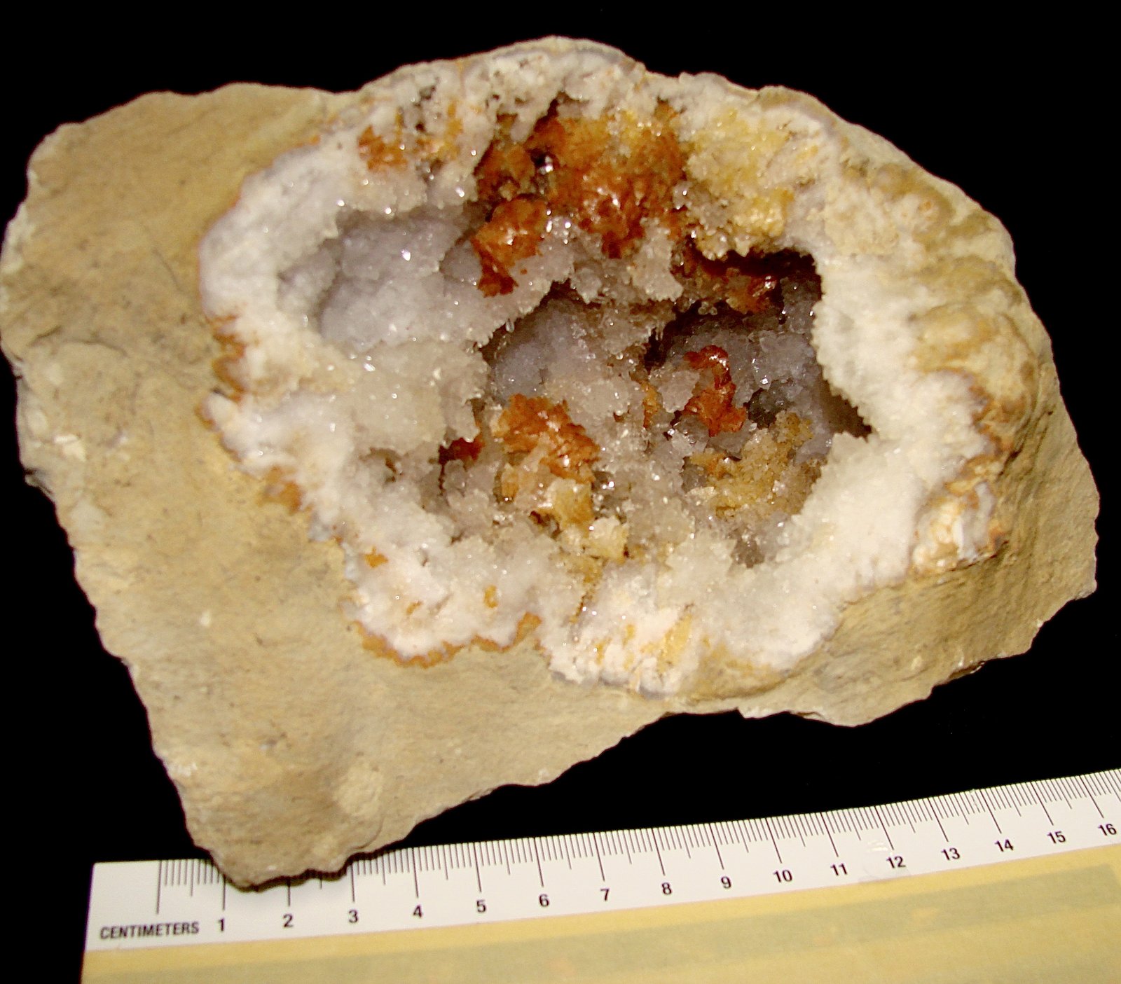 Dolomite on Quartz
Geode cavity is about 11 cm.
(Autor: Bob Harman)