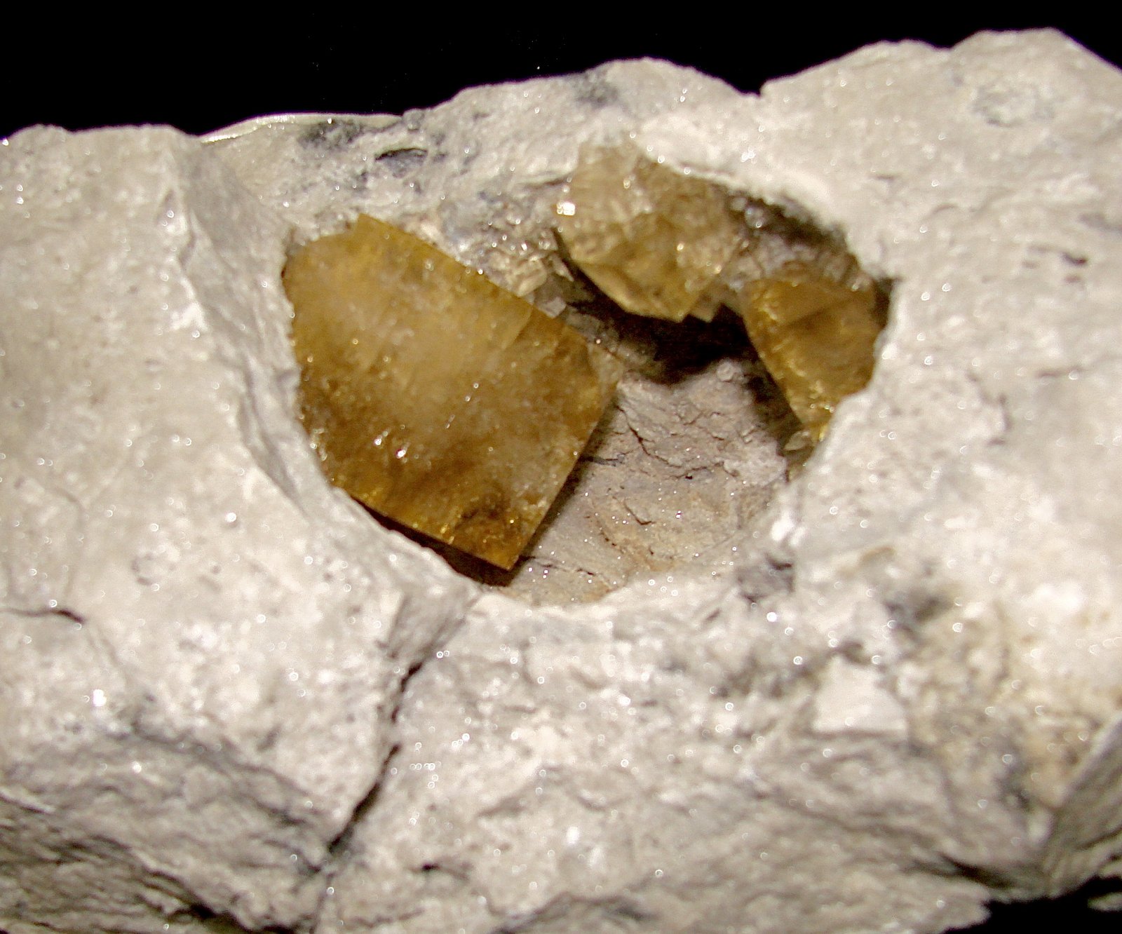 fluorite
largest fluorite is 4.5 cm x 3.0 cm
(Autor: Bob Harman)