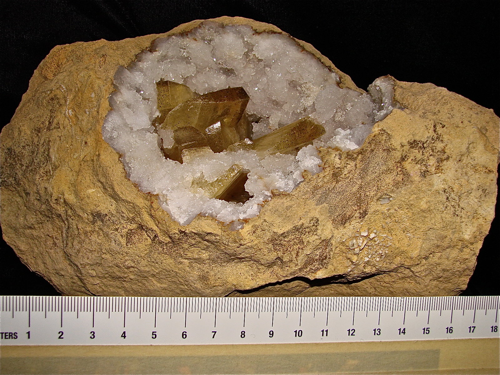 Barite on Quartz
The specimen is 18 cm long
(Autor: Bob Harman)