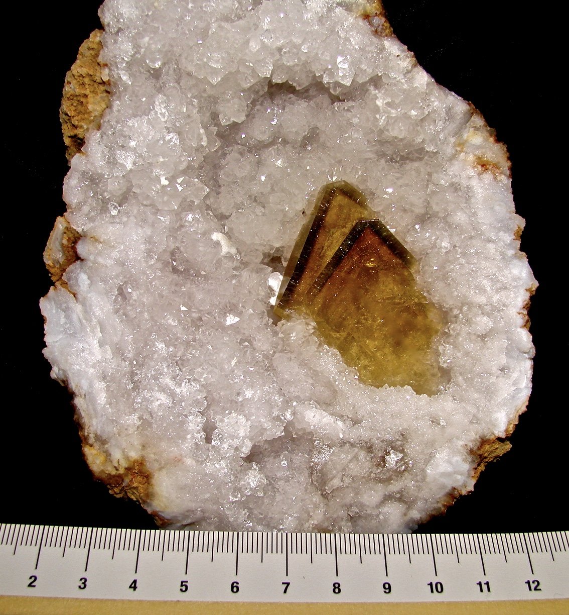 Barite on Quartz
specimen is 11 cm, barites are 3.8 cm
(Autor: Bob Harman)