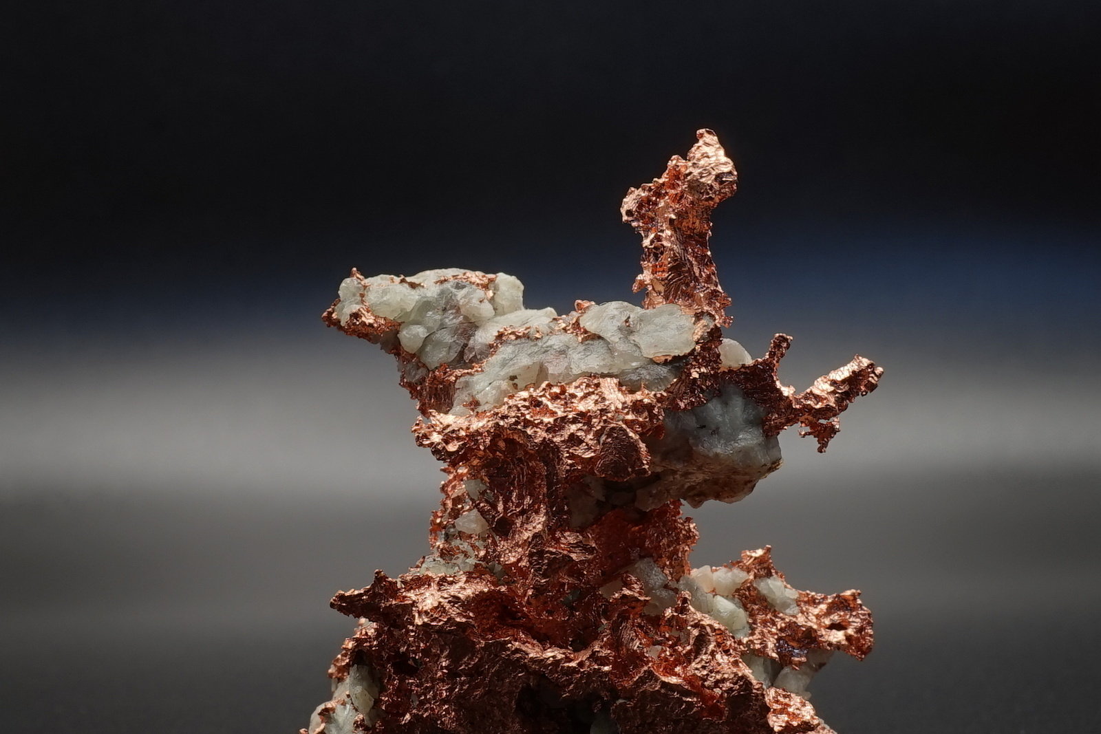 Copper and Calcite
3,5 x 4 x 1,9 cm. / 39 g
(Autor: DanovskiM)
