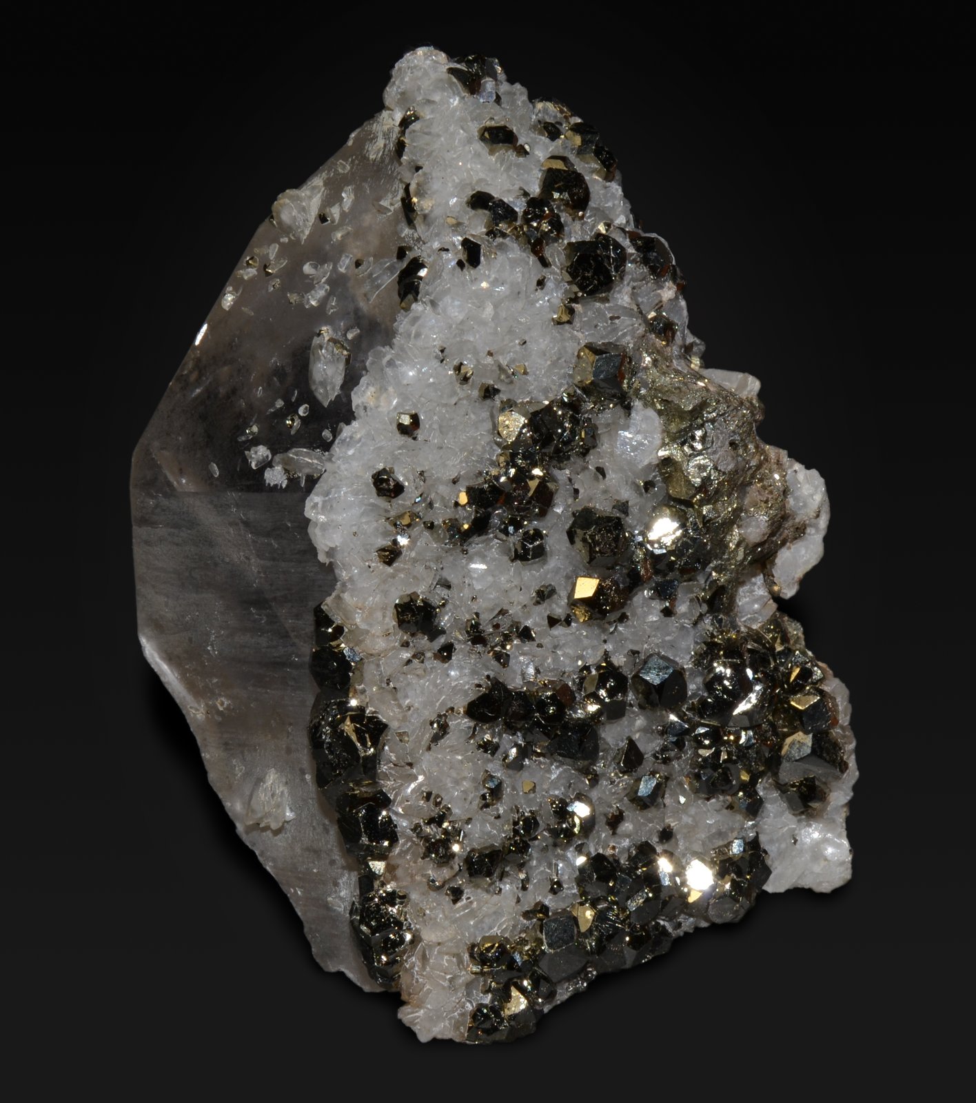 Quartz, Calcite, Pyrite
8 x 5 x 3 cm
(Autor: Vitomorim)