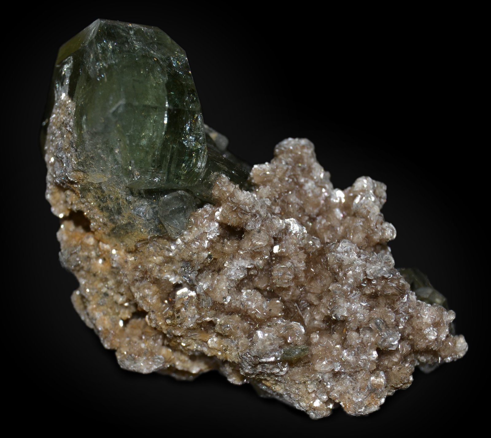Fluorapatite, Muscovite
3,5 x 2,5 x 3 cm
(Autor: Vitomorim)
