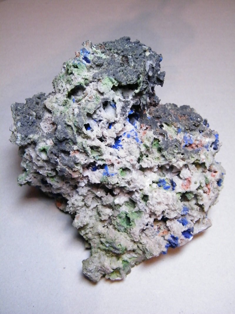 Azurite, Duftite, Mottramite, Calcite etc.
155mm x 120mm x 100mm
(Autor: Heimo Hellwig)