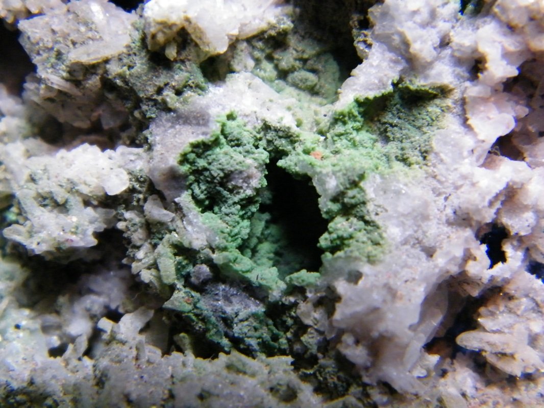 Azurite, Duftite, Mottramite, Calcite etc.
155mm x 120mm x 100mm
(Autor: Heimo Hellwig)