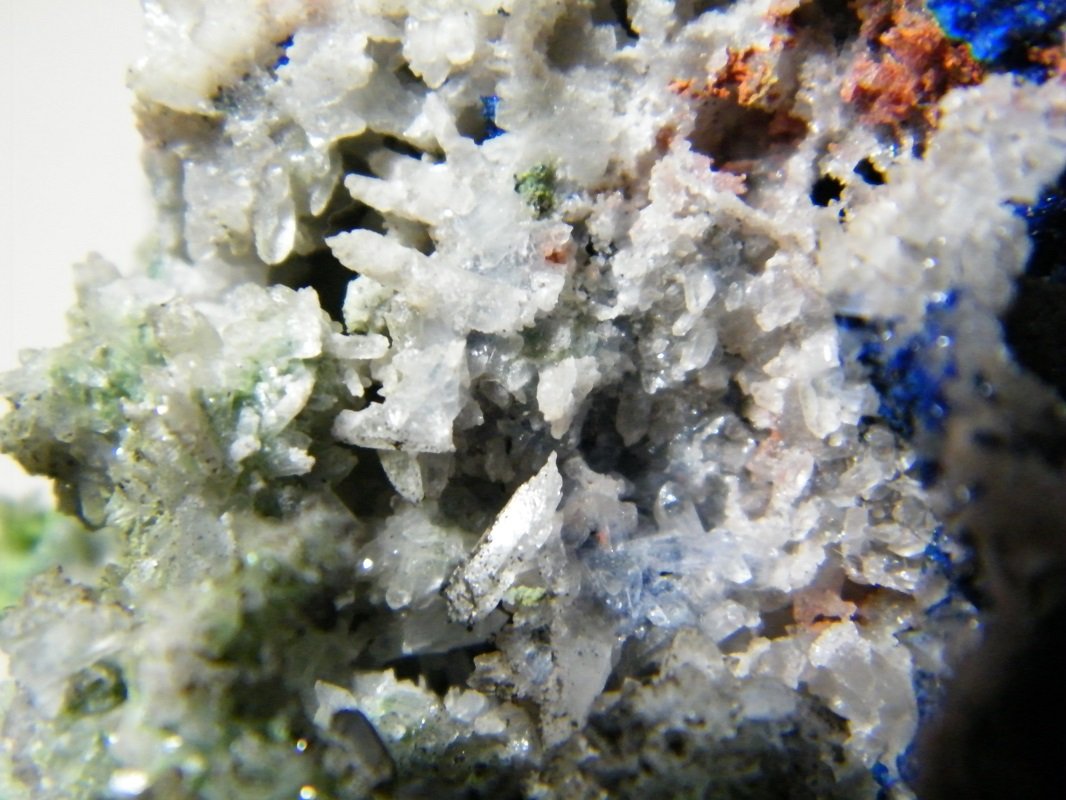 Azurite, Duftite, Mottramite, Calcite etc.
155mm x 120mm x 100mm
(Autor: Heimo Hellwig)